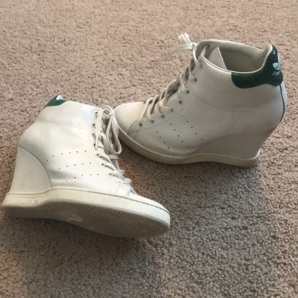 Wedge Sneaker